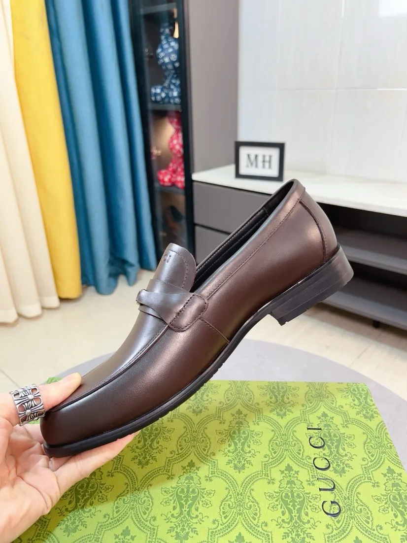 Men's shoes 💰500🌹🌹Niuli [GUCCI Gucci] A new style of formal men's leather shoes is coming~ The original quality upper is made of patent leather imported from Italy, the leather is soft and delicate, comfortable and soft first-layer cowhide lining, rubber wear-resistant outsole, the shoe shape is dignified and domineering, and the luxury charm cannot be concealed! The natural and free nouveau riche leads the trend. Code number: 38-44